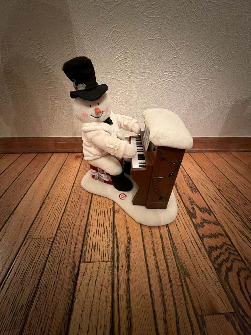 Hallmark Jingle Pals 2005 Piano Playing Singing Snowman Animated Christmas Plush